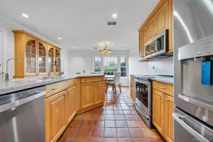 162 Southgate Cir, Massapequa Park, NY 11762 - Photo 6