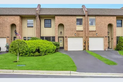 162 Southgate Circle, Massapequa Park, NY 11762 - Photo 1