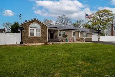 675 N Erie Avenue, Lindenhurst, NY 11757 - Photo 4