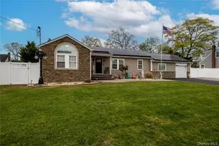 675 N Erie Ave, Lindenhurst, NY 11757 - Photo 4