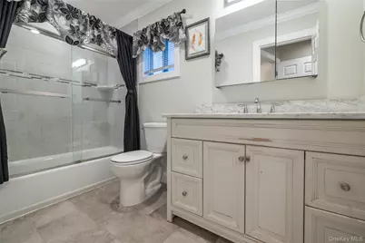 675 N Erie Avenue, Lindenhurst, NY 11757 - Photo 18