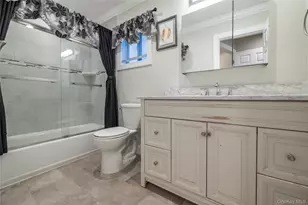 675 N Erie Ave, Lindenhurst, NY 11757 - Photo 18