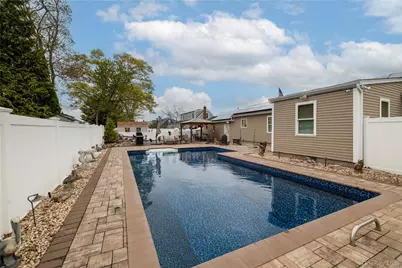 675 N Erie Avenue, Lindenhurst, NY 11757 - Photo 24