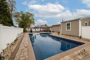 675 N Erie Ave, Lindenhurst, NY 11757 - Photo 24