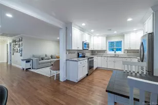 675 N Erie Ave, Lindenhurst, NY 11757 - Photo 10