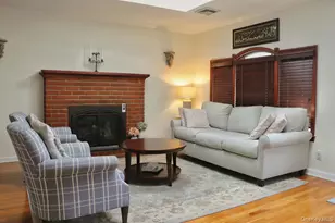 19 Stewart St, Plainview, NY 11803 - Photo 4