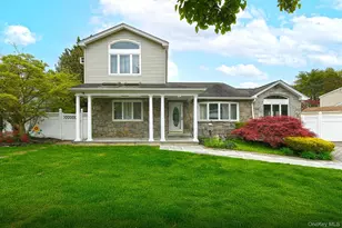 4 Ida Ln, North Babylon, NY 11703 - Photo 2
