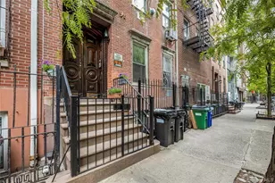 271 E 7th St, New York, NY 10009 - Photo 1