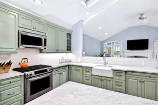 2 Van Buren St, Port Washington, NY 11050 - Photo 12
