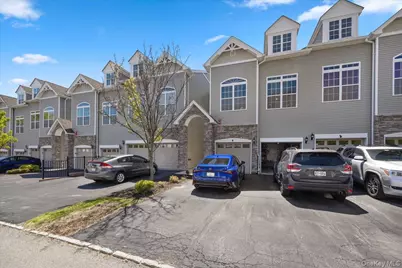 1707 Hawthorn Way, New Windsor, NY 12553 - Photo 2