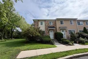 40 Town House Dr, Massapequa Park, NY 11762 - Photo 2
