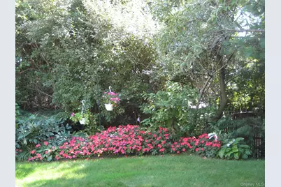 40 Town House Drive, Massapequa Park, NY 11762 - Photo 12