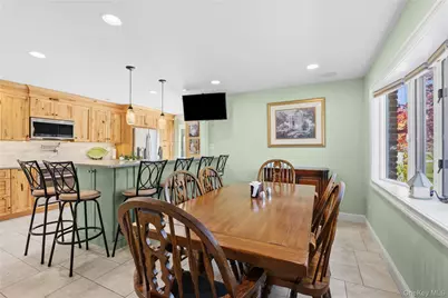140 Tremper Street, Holbrook, NY 11741 - Photo 4