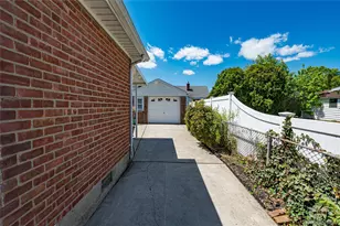 375 Latham Rd, Mineola, NY 11501 - Photo 32
