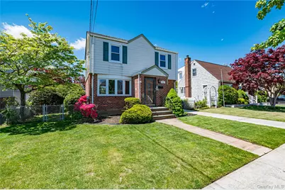 375 Latham Road, Mineola, NY 11501 - Photo 2