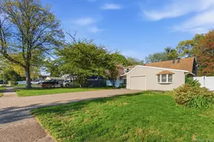 201 Serpentine Ln, Islandia, NY 11749 - Photo 2