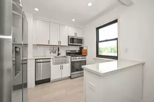 4 E Mill Dr, Great Neck, NY 11021 - Photo 6