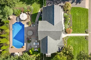 3 Mirabelle Ct, Mount Sinai, NY 11766 - Photo 2