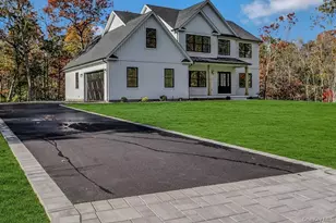 20 Bunker Ln, Middle Island, NY 11953 - Photo 2