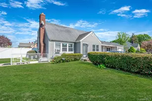 56 Pickwick Ln, North Babylon, NY 11703 - Photo 40