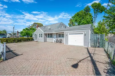 56 Pickwick Lane, North Babylon, NY 11703 - Photo 2