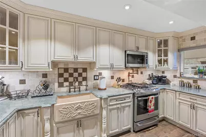 9107 161st Avenue, Howard Beach, NY 11414 - Photo 24