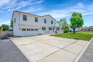 111 Chapel Hill Dr, Brentwood, NY 11717 - Photo 2