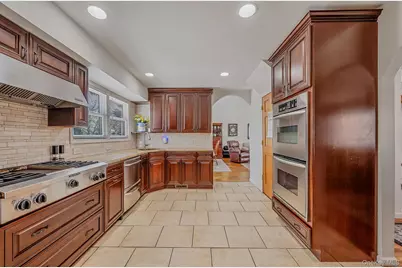 111 Chapel Hill Drive, Brentwood, NY 11717 - Photo 10