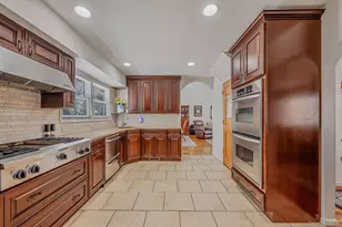 111 Chapel Hill Dr, Brentwood, NY 11717 - Photo 10