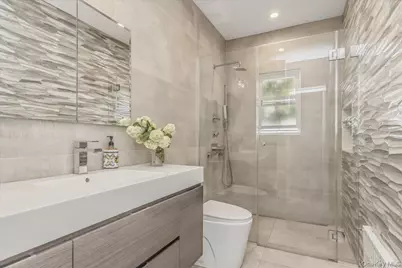 [Address not provided], Valley Stream, NY 11580 - Photo 10