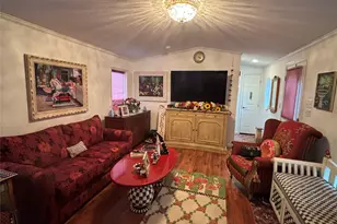 1661319 Old Country Rd, Riverhead, NY 11901 - Photo 6