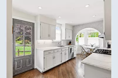 2 Longview Road, Port Washington, NY 11050 - Photo 10