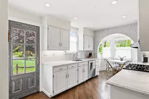 2 Longview Rd, Port Washington, NY 11050 - Photo 10
