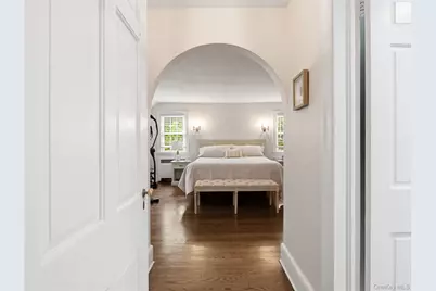 2 Longview Road, Port Washington, NY 11050 - Photo 18