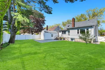 445 Peninsula Boulevard, Lynbrook, NY 11563 - Photo 6