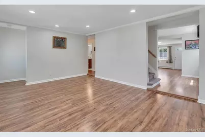 445 Peninsula Boulevard, Lynbrook, NY 11563 - Photo 10