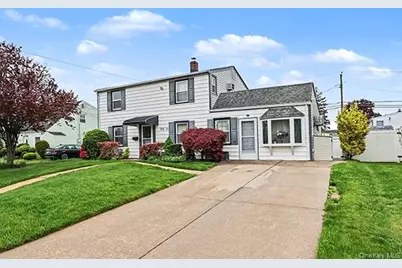56 Haven Lane, Levittown, NY 11756 - Photo 2