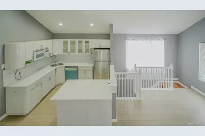587 Miller Avenue, Freeport, NY 11520 - Photo 14