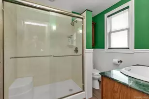 20 Highland Pl, Great Neck, NY 11020 - Photo 14