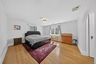 102 Quaker Ridge Rd, Manhasset, NY 11030 - Photo 12