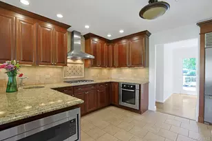8 Ann Pl, Valhalla, NY 10595 - Photo 6
