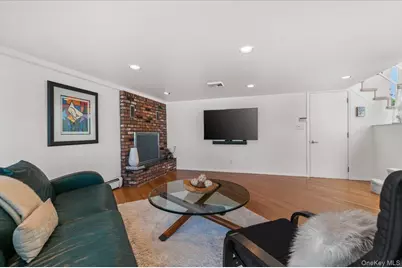 24 Mesa Road, Syosset, NY 11791 - Photo 20