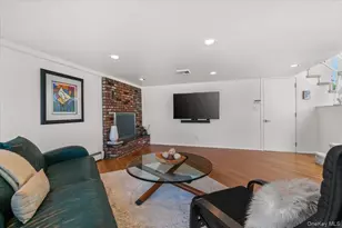 24 Mesa Rd, Syosset, NY 11791 - Photo 20