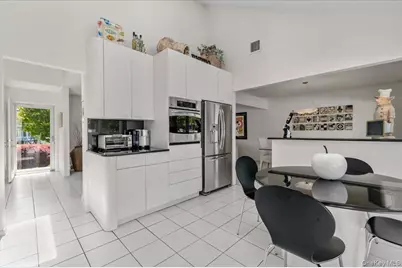 24 Mesa Road, Syosset, NY 11791 - Photo 16