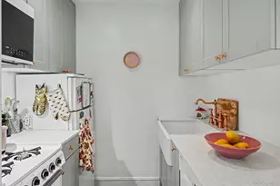 485 Pelham Rd, New Rochelle, NY 10805 - Photo 10