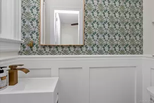 376 Cochran Pl, Valley Stream, NY 11581 - Photo 10