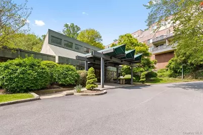 2 Fountain Lane #3W, Scarsdale, NY 10583 - Photo 2
