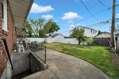 393 Coleridge Street, Levittown, NY 11756 - Photo 18
