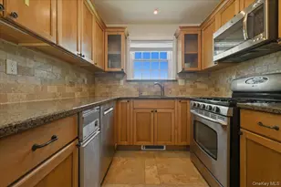 214 Nassau Ave, Munsey Park, NY 11030 - Photo 10