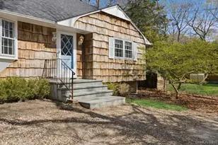 135 Pembroke Dr, East Hampton, NY 11937 - Photo 2